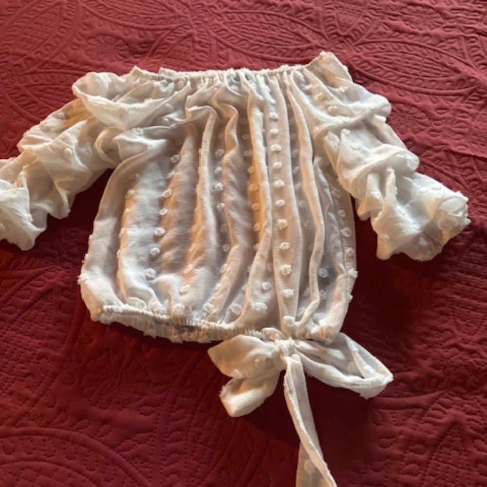 White adorable blouse,small new, never worn